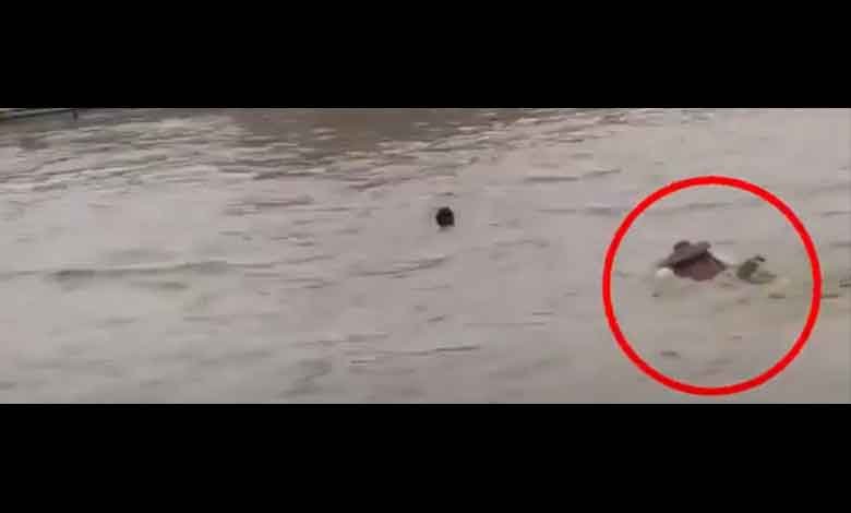 اتراکھنڈ میں مسلم ایس ڈی آر ایف ہیڈکانسٹبل نے 5 کانوڑیوں کو ڈوبنے سے بچایا