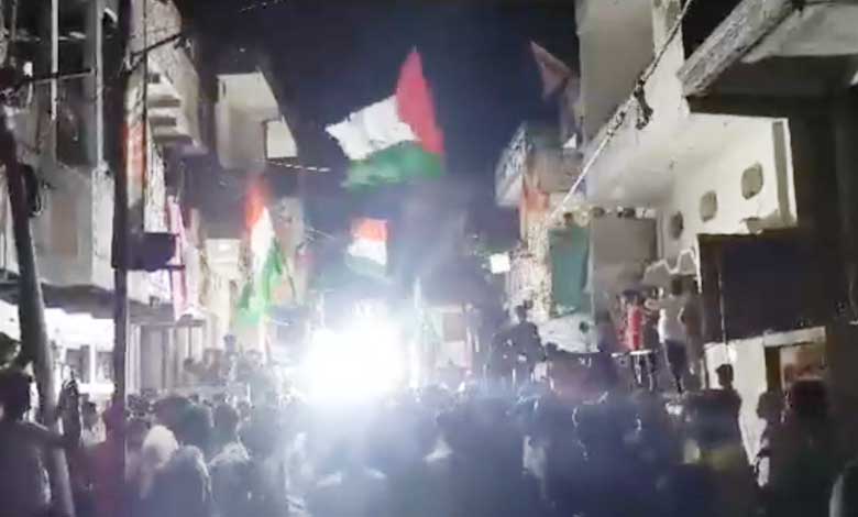 یوپی میں محرم جلوس میں فلسطینی پرچم لہرانے پر نوجوان گرفتار