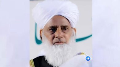 سیرت النبیؐ کے مقابلوں میں کامیاب طلباء و طالبات کو علامہ مفتی خلیل احمد صاحب کے دست مبارک سے انعامات کی تقسیم