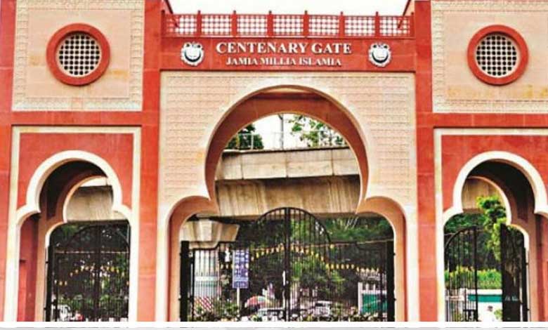 جامعہ ملیہ اسلامیہ تنازعہ میں گھِر گئی، نئے وائس چانسلر پریونیورسٹی کا اقلیتی کردار ختم کرنے کا الزام