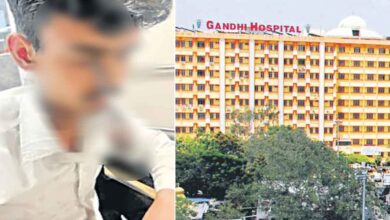 Gandhi Hospital، نوجوان کی آنکھ میں پھنسے اسکروڈرائیور کوگاندھی اسپتال کے ڈاکٹرس نے کامیابی سے نکالا