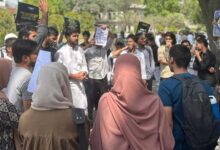 جامعہ ملیہ اسلامیہ کے طلباء نے وقف بل کو نذر آتش کردیا۔ بل پر مسلمانوں کو حملہ قراردیاگیا