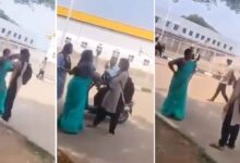 فون ضبط کرنے پر طالبہ نے خاتون لکچررکی چپل سے پٹائی کردی (شرمناک ویڈیو وائرل)