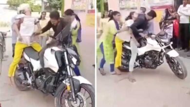 Sister Dead Body Motorcycle: بھائی نے بہن کی لاش کو دوپٹے سے باندھ کر موٹر سائیکل پر لے جانے پر مجبور (ویڈیو وائرل)