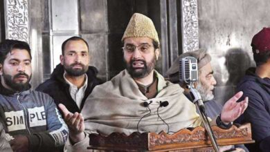 Waqf law protest Jammu Kashmir: میرواعظ عمر فاروق نظربند ، جامع مسجد میں نماز سے روکا گیا