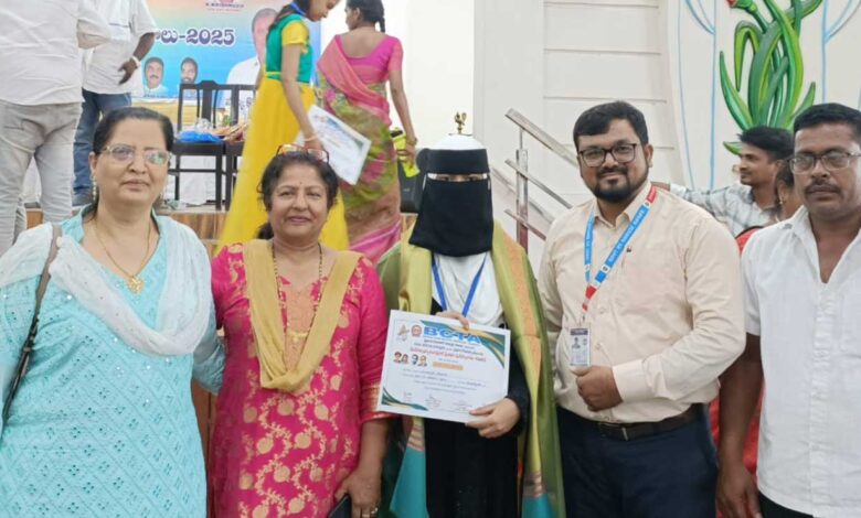 غوث نگر ہائی اسکول کی طالبہ سمیہ بیگم کو ’’مہاتما جوتی با پھولے پرتھیبھا ایوارڈ‘‘ سے نوازا گیا