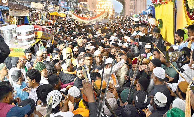 عرس حضرات یوسفینؒ کا آغاز، مکہ مسجد سے صندل جلوس، سینکڑوں عقیدتمندوں کی شرکت