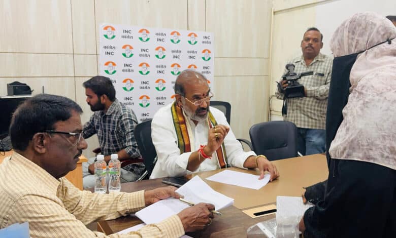 تلنگانہ: عوامی نمائندوں کا پروگرام۔وہپ آدی سرینواس نےعوام سے براہِ راست نمائندگیاں قبول کیں