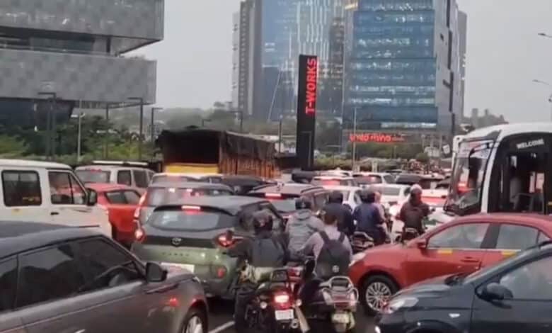 حیدرآباد میں موسلا دھار بارش، صبح کے اوقات میں ٹریفک نظام درہم برہم