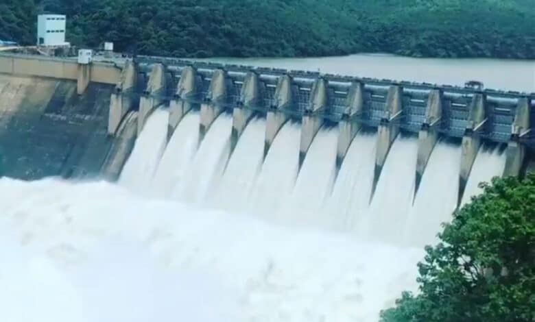 سری سیلم پراجیکٹ کا ایک دروازہ کھول کر پانی چھوڑاگیا