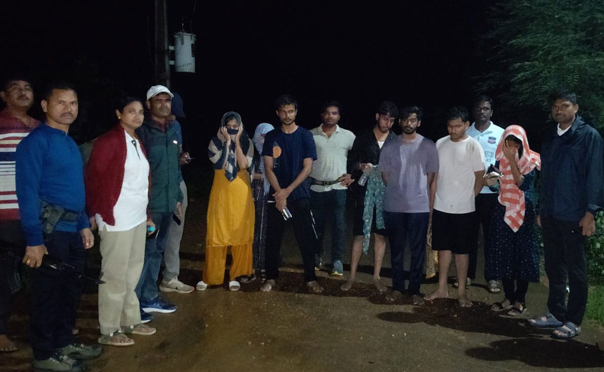 تلنگانہ کے ضلع مُلگ میں جنگل میں راستہ بھٹک جانے والے انجینئرنگ طلبہ کو ...