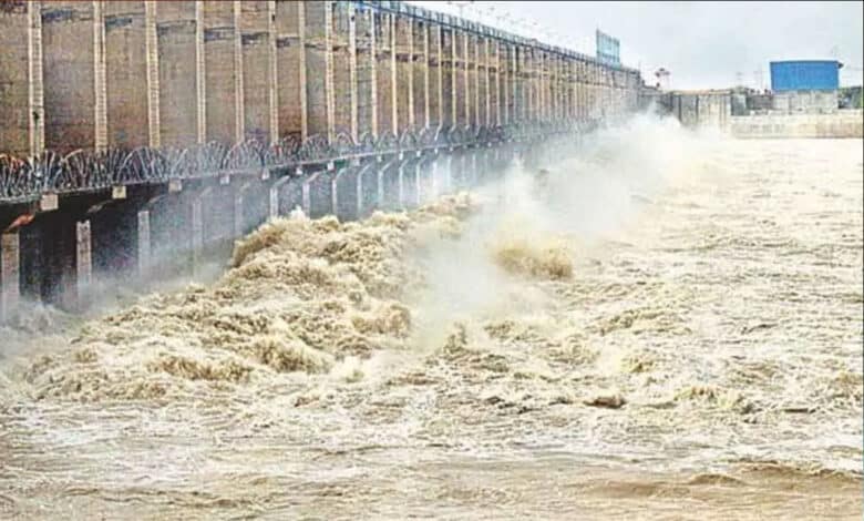 تلنگانہ جورالا پراجیکٹ کے 23 دروازے کھول کر پانی خارج کیا گیا