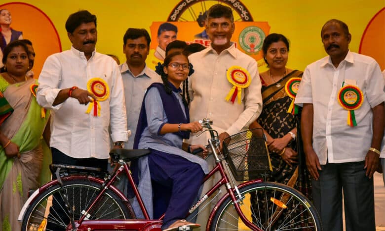 بچوں کو سائیکلیں، وزیراعلی چندرابابوسے اظہارِ تشکر