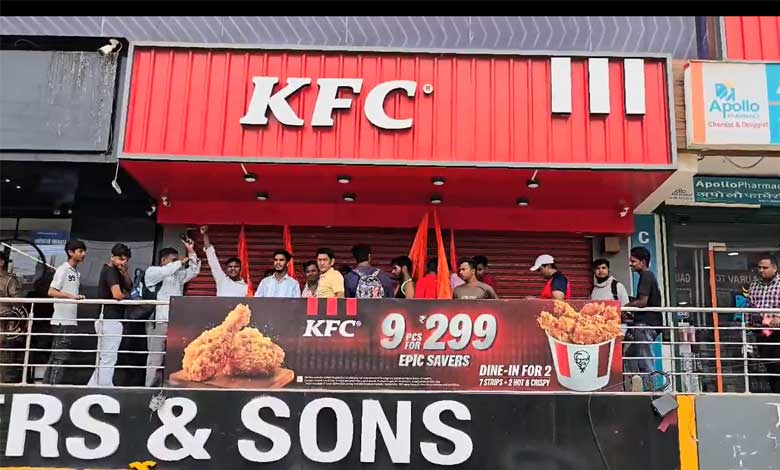  غازی آباد میں ہندو تنظیموں کا حملہ،  کے ایف سی اور نذیر ہوٹل بند کرنے کا مطالبہ، حکومت کی خاموشی پر شدید ردعمل