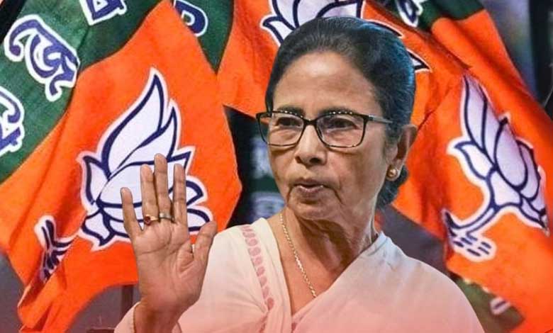 آسام کی بی جے پی حکومت بنگالیوں کو دھمکارہی ہے: ممتا بنرجی