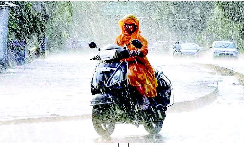 جس طرح ٹوٹ کے گرتی ہے زمیں پر بارش