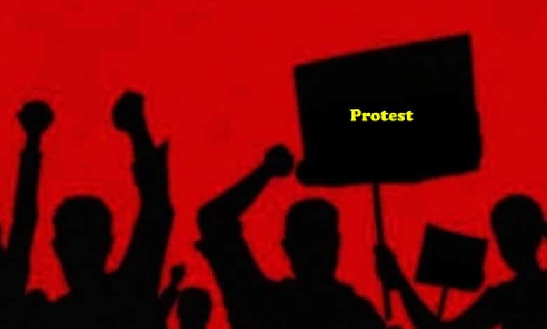 تلنگانہ میں تعلیمی نظام کی لوٹ: فیسوں میں اضافہ اور کتابوں کی اجارہ داری کے خلاف طلبہ تنظیموں کا احتجاج، اسکولس بند