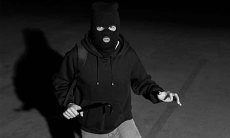 پرکاشم ضلع میں ساڑیوں کی دکان میں دو خواتین کی چوری،واردات سی سی ٹی وی میں قید