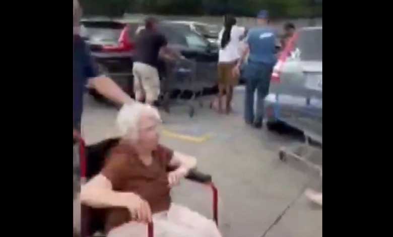 مشی گن والمارٹ اسٹور میں 11 افراد چاقو کے حملہ میں زخمی