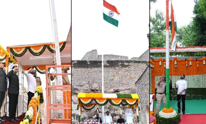 یوم آزادی: تلنگانہ کے وزیر اعلیٰ کا گولکنڈہ میں پرچم کشائی، ‘تلنگانہ رائزنگ-2047’ ویژن پیش