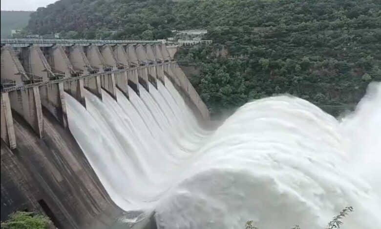 سری سیلم پراجکٹ کے دروازے کھول کر پانی چھوڑا گیا