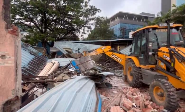 حیدرا کی پارکس اورسڑکوں پر غیرمجاز قبضوں پر انہدامی کاروائی