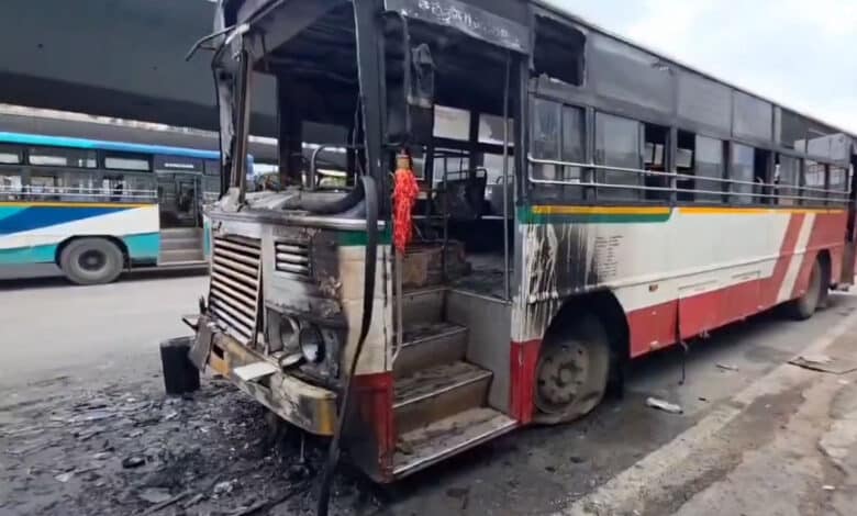 حیدرآباد: چلتی آرٹی سی بس میں آگ لگ گئی