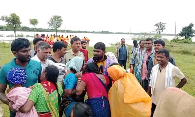 تلنگانہ کے سدی پیٹ ضلع میں سیلاب میں پھنسے تین افراد کو ایس ڈی آر ایف کی ٹیم نے بچا لیا