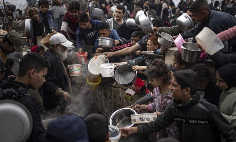 غزہ میں بھوک کی شدت سے مزید 10 فلسطینی شہید، غذائی قلت سے اموات کی تعداد 313 ہوگئی