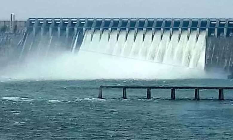 تلنگانہ کے جورالا پراجیکٹ کے دروازے کھول کرپانی چھوڑاگیا