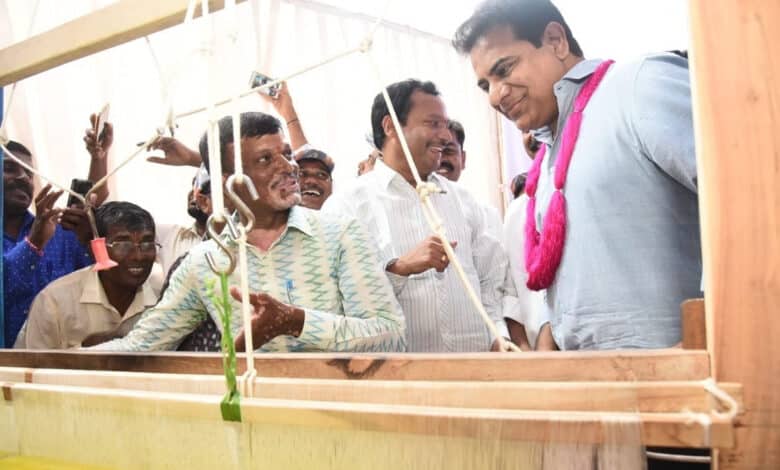 نیشنل ہینڈلوم ڈے کے موقع پر تلنگانہ کے بنکروں کو کے ٹی راما راؤ کی مبارکباد