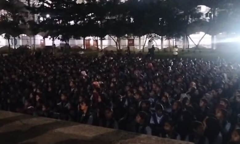 محبوب نگر: کلکٹر نے گروکل گرلز اسکول کا کیا دورہ، اسکول میں ہی رات گزاری