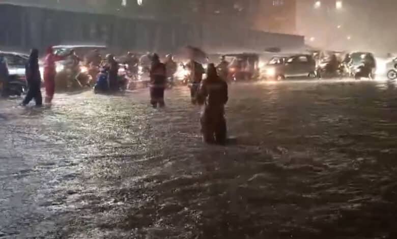 حیدرآباد میں کل شب بارش۔ نشیبی علاقے زیرِ آب