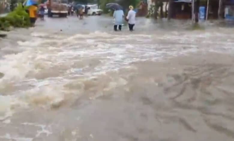 تلنگانہ کے ضلع ورنگل میں شدید بارش، نشیبی علاقے زیرِ آب