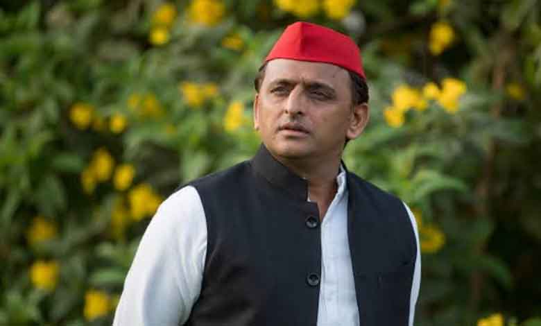 الیکشن کمیشن، پسماندہ ووٹرس کے نام کاٹ رہا ہے: اکھلیش یادو