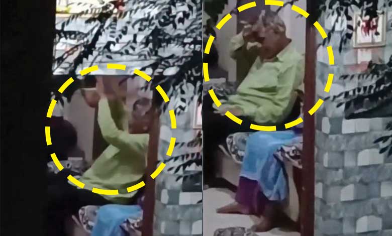 بیٹے کی اپنے بوڑھے والد پر تھپڑوں کی بارش، والد ہاتھ جوڑ کر منت کرتا رہا۔ ویڈیو وائرل
