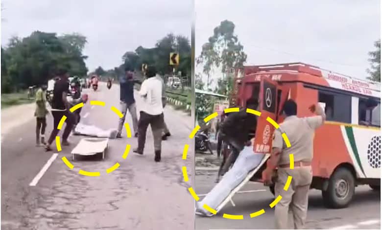 کیا یہی انسانیت ہے؟ چلتی ایمبولینس سے لاش کو سڑک پر گرا دیا گیا! (ویڈیو)