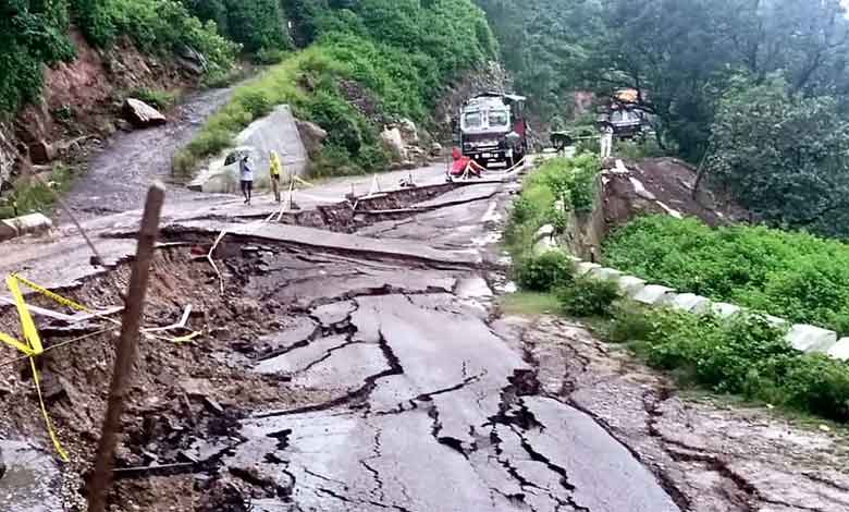 کٹھوعہ میں بادل پھٹ پڑے، 7 افراد ہلاک۔ عمرعبداللہ کو امیت شاہ کا فون۔ ممکنہ مدد کا تیقن