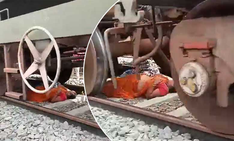 ریلوے اسٹیشن پر خوفناک واقعہ، ماں بیٹی بال بال بچ گئیں