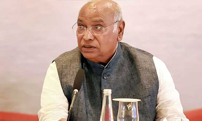 ووٹ چوری کے بعد بی جے پی ستہ چوری میں مصروف: کھرگے