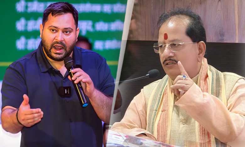 ڈپٹی چیف منسٹر بہار کے پاس 2 ووٹر آئی کارڈ!: تیجسوی یادو