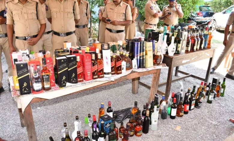حیدرآباد: پولیس کی گھر گھرتلاشی مہم۔ایرپورٹ کے حدود میں شراب ضبط