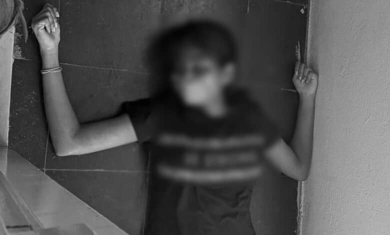 اے پی:منہ پر پلاسٹر،ناک پر کلپ لگاکرانوکھے انداز میں انجینئرنگ کی طالبہ کی خودکشی