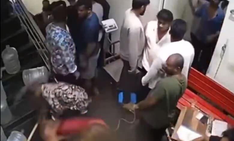 حیدرآباد میں پب میں باونسرس پر حملہ