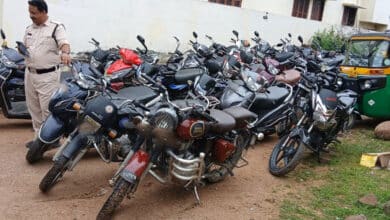 تلنگانہ: پولیس کی گھرگھرتلاشی مہم۔مناسب دستاویزات کے بغیر 69 بائیکس ضبط