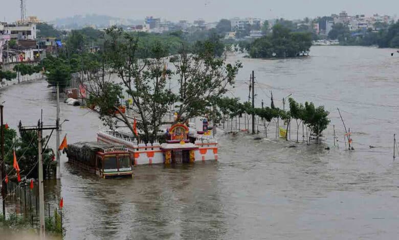 حیدرآباد میں بارش۔موسی ندی خطرناک حد تک بہہ رہی ہے
