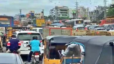 دسہرہ منانے آبائی مقامات جانے والوں کے سبب حیدرآباد۔وجے واڑہ قومی شاہراہ پر ٹریفک میں اضافہ