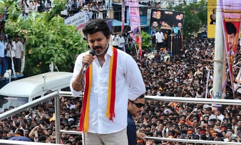 کرور بھگدڑ: وجے نے جاں بحق افراد کے لواحقین کو 20-20 لاکھ روپے دینے کا اعلان کیا