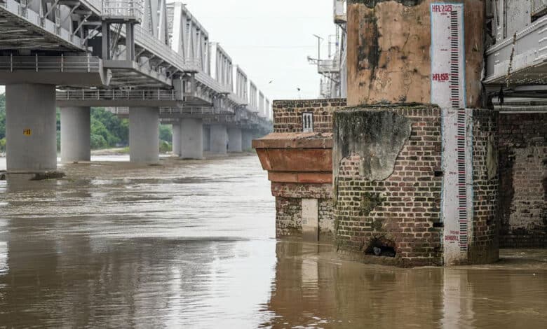 دہلی میں جمنا کی آبی سطح خطرے کے نشان سے تین فٹ اوپر