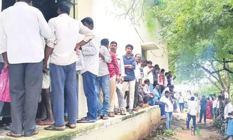 تلنگانہ: یوریا کیلئے کسانوں کو مشکلات کا سامنا